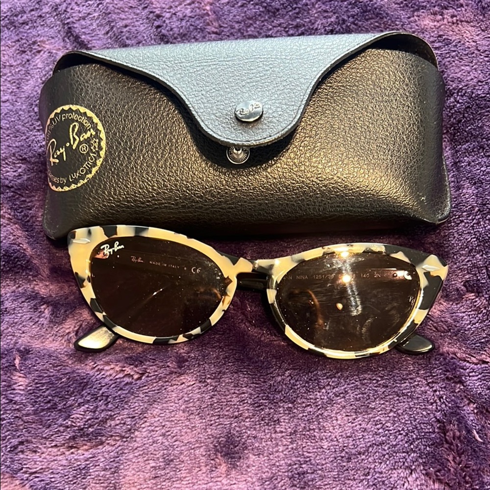 Ray-Ban Black and Cream Sunglasses Classic Accessories